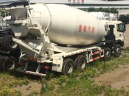 O equipamento de mistura do cimento do Euro II de 8×4 371 HP, caminhão montou o misturador concreto com o táxi HW76