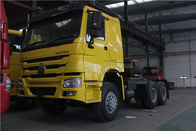 Caminhão amarelo do trator de Sinotruk Howo 6x4 com o motor WD615 e o táxi HW76