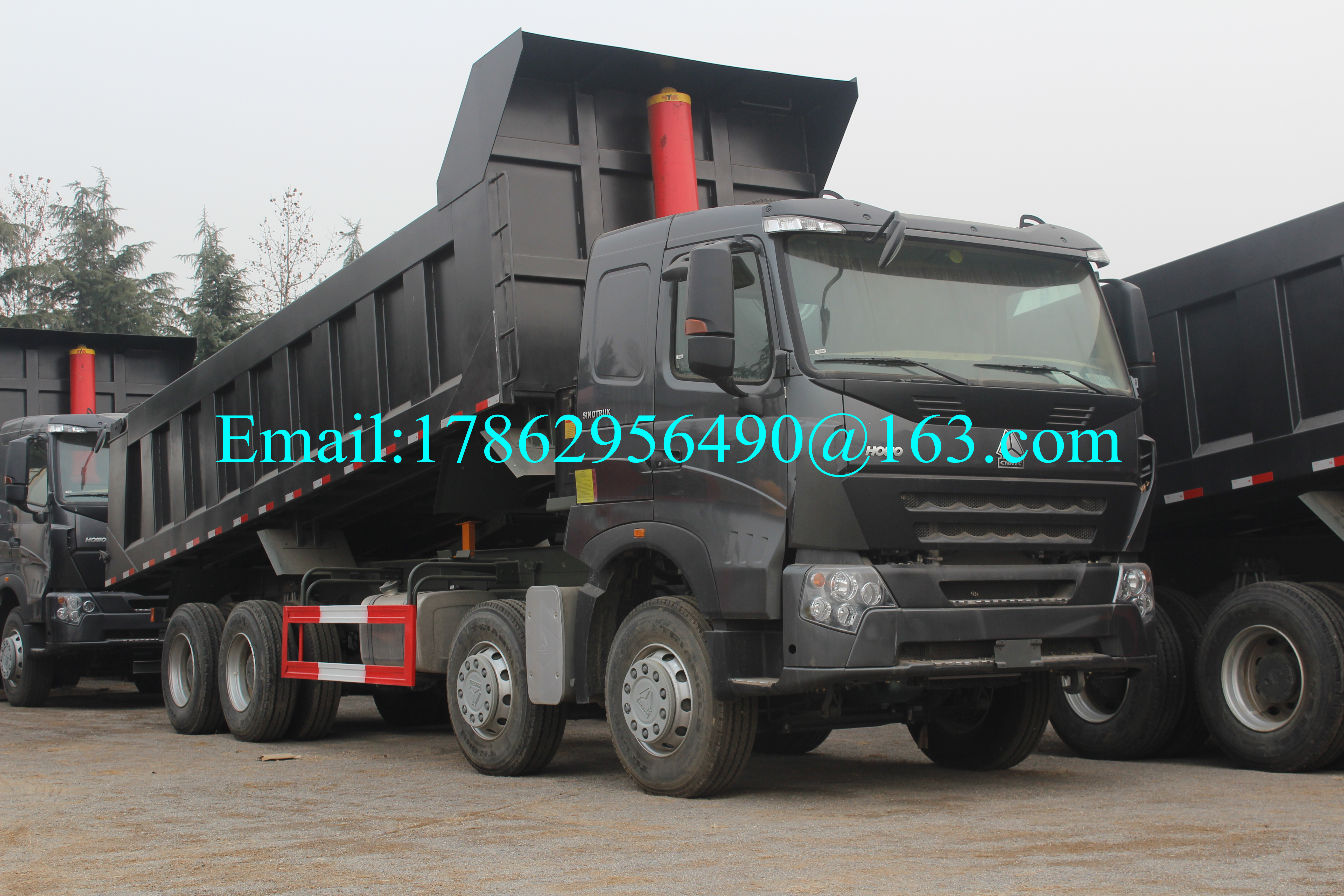O caminhão basculante médio 8x4 da mineração do elevador HOWO com HW76 alonga o táxi ZZ1317N3867A