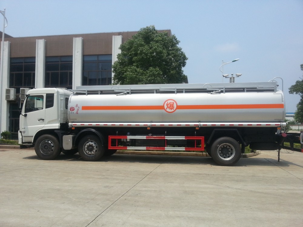 Volume do tanque do caminhão de petroleiro 6x2 do óleo de Sinotruk Howo 21.3M3 com transmissão manual