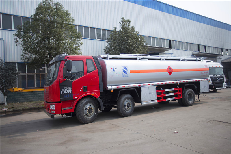 Caminhão de petroleiro do óleo do Euro 2, FAW J6 6*2 20000 litros de caminhão diesel com bomba de combustível