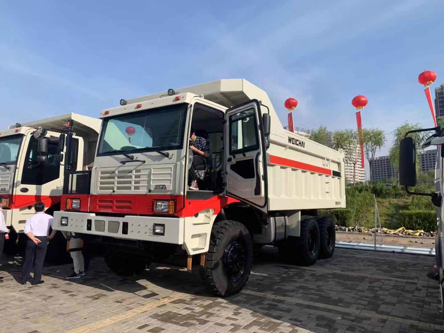 Weichai 10 de 90 toneladas roda o caminhão basculante da mineração 420 3800 da distância entre o eixo dianteira e traseira do Euro 2 dos cavalos-força
