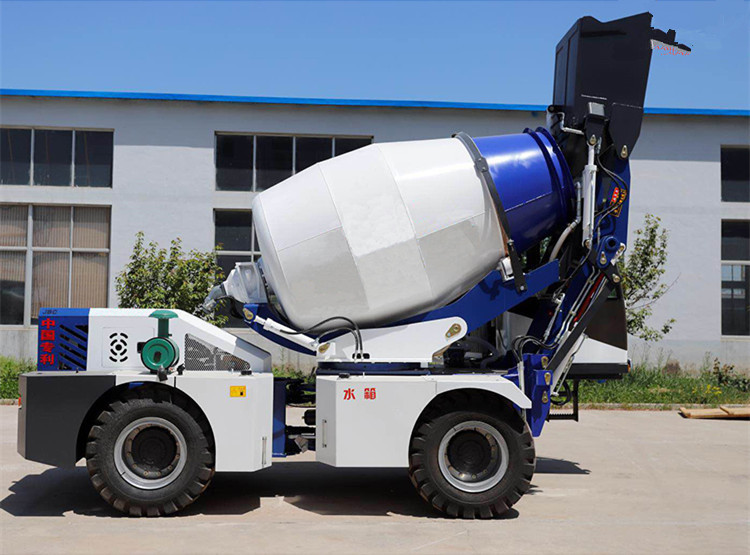 caminhão do misturador de cimento 4X4 com motor de YN27GBZ e pneus 12-16.5-12PR