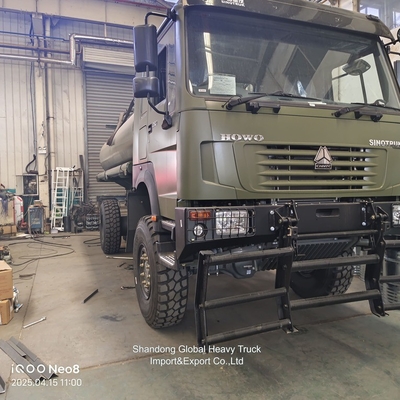 Tanque de combustível para transporte de petróleo HOWO Caminhão-tanque com baixo preçoHOWO 4X4 Caminhão-tanque de combustível