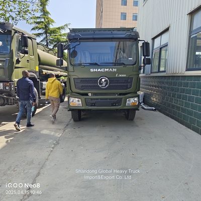 Caminhão de carga Sinotruk HOWO 4×2 com motor de 210 cv e carroceria tipo baú de chapa de liga de alumínio corrugada