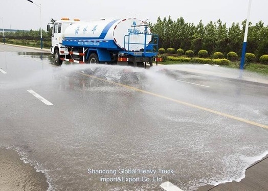 Sinotruk Cisterna de água de 3000 litros Caminhão de pulverização para transporte de água e limpeza de estradas