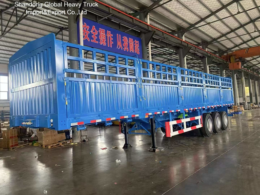 Semirreboque de 3 eixos e 60 toneladas com grade para transporte de gado