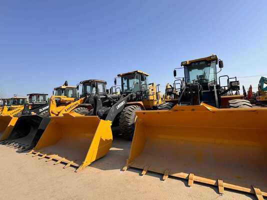 Carregadeira de Rodas XCMG ZL50GN de 5 Toneladas com Caçamba para Rochas de 3,0 m³ e Potência Nominal de 162kW para Construção