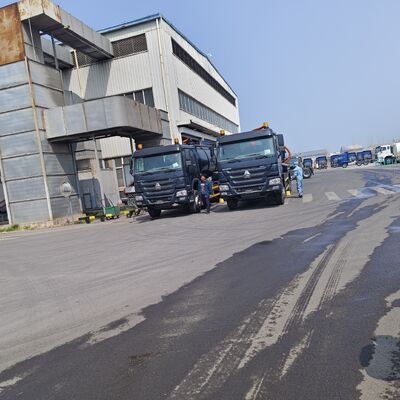 HOWO 15CBM Caminhão de sucção de esgotos a vácuo com roda motriz 6*4 e descarga hidráulica para limpeza de tanques sépticos