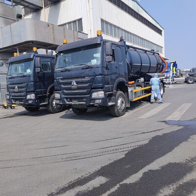 Caminhão de sucção de esgoto a vácuo HOWO 15CBM com tipo de acionamento 6 × 4 e motor 336HP para limpeza de fossa séptica e transporte de lodo