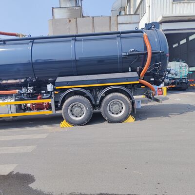 HOWO 15CBM Caminhão de sucção de esgoto a vácuo com 6×4 de tração e motor de 266 cv para limpeza de resíduos municipais e industriais