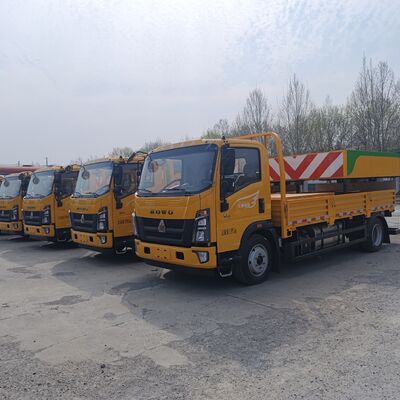 HOWO 4×2 Caminhão de acidente com estrutura de absorção de energia de aço de várias camadas Sistema de elevação hidráulica e luzes de aviso LED para a segurança rodoviária