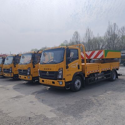 HOWO 4×2 Caminhão de acidente com estrutura de absorção de energia de aço de várias camadas Sistema de elevação hidráulica e luzes de aviso LED para a segurança rodoviária