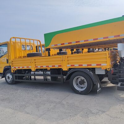 HOWO 4×2 Caminhão de acidente com estrutura de absorção de energia de aço de várias camadas Sistema de elevação hidráulica e luzes de aviso LED para a segurança rodoviária