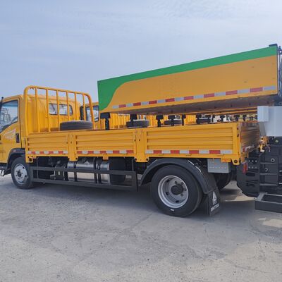 HOWO 4×2 Caminhão de acidente com estrutura de absorção de energia de aço de várias camadas Sistema de elevação hidráulica e luzes de aviso LED para a segurança rodoviária