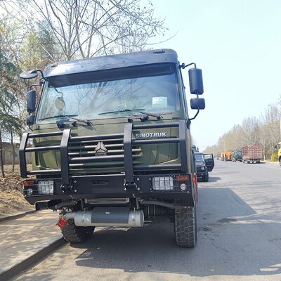 HOWO 8×8 60000L Tank Truck de combustível com motor de 371HP para transporte de combustível pesado