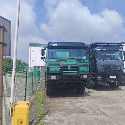 Caminhão tanque de água HOWO 6 × 4 com capacidade de 20.000 L, motor 371 HP e tanque de aço carbono para limpeza de estradas e supressão de poeira