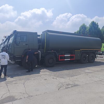 HOWO 8×8 60000L Tank Truck de combustível com motor de 371HP para transporte de combustível pesado