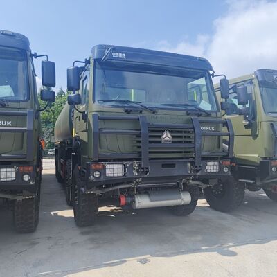 HOWO 8×8 camião-tanque de combustível com capacidade de 30000L e motor de 371 CV para transporte de combustível pesado