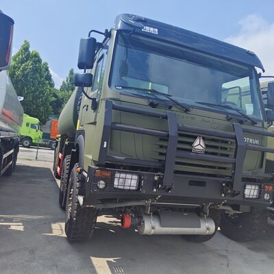 Caminhão tanque de combustível HOWO 8×8 45.000L com motor 371HP e tração nas quatro rodas 8×8 para transporte de combustível pesado