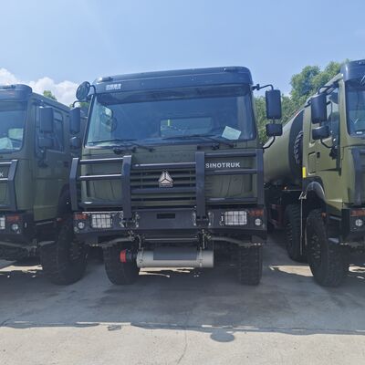 HOWO 8×8 camião-tanque de combustível com capacidade de 30000L e motor de 371 CV para transporte de combustível pesado