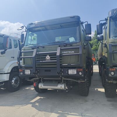 HOWO 8×8 camião-tanque de combustível com capacidade de 30000L e motor de 371 CV para transporte de combustível pesado