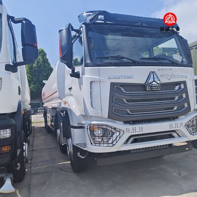 HOWO NX 8x4 30000L Camião de tanque de combustível Camião pesado de combustível diesel Bowser para a Zâmbia Mineração e distribuição de combustível