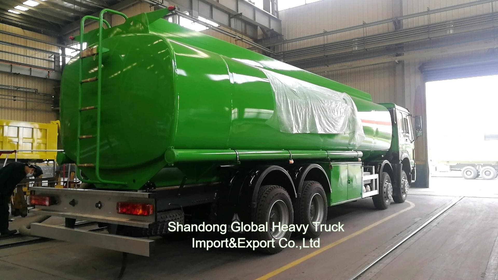 Sinotruk HOWO 8*4 Caminhão-tanque de combustível 12 rodas Caminhão-tanque de óleo 30000L Caminhão-dispensador