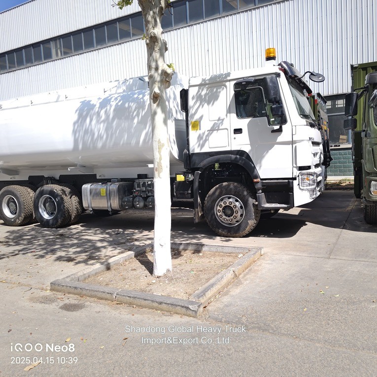 Novo Sinotruk HOWO 6X4 20000L Tanque de óleo Caminhão-tanque de combustível para venda nas Filipinas