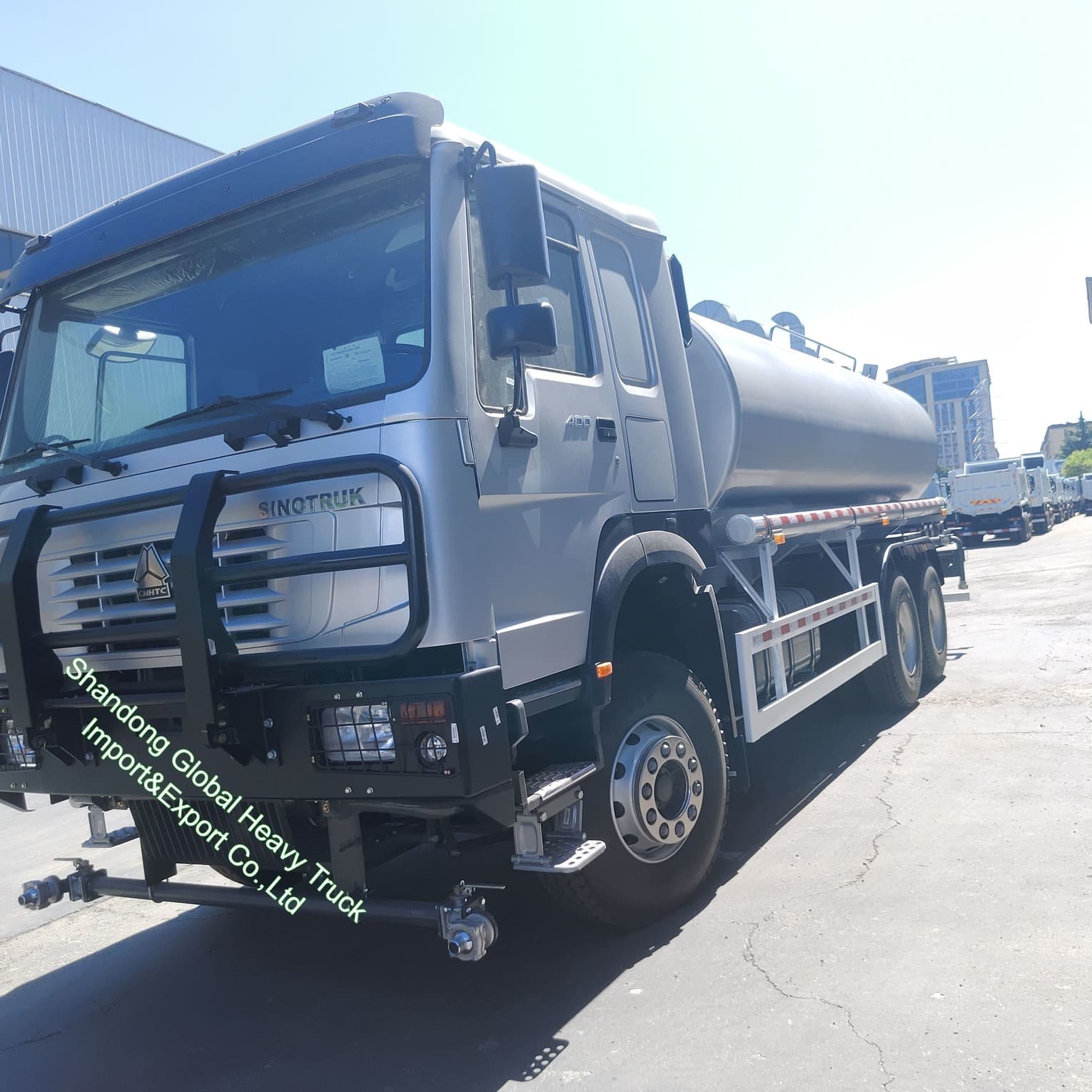 HOWO Camião-tanque de água Sinotruck HOWO 6*4 Camião-espumante 20000 litros Camião-tanque de água para venda