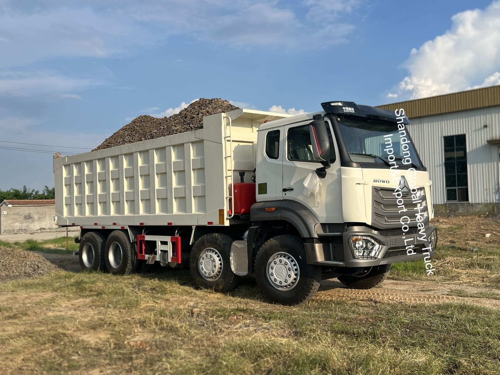 Sinotruk HOWO Pequeno caminhão de descarga traseiro leve Ming Mining 30 40 50 toneladas 8X4 10 12