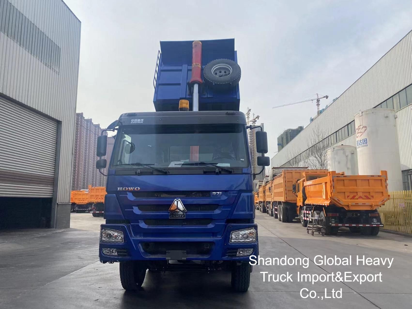 China Sinotruk HOWO Usado 371/375HP 8X4 Direito de Direito Mini Dump Truck em estoque