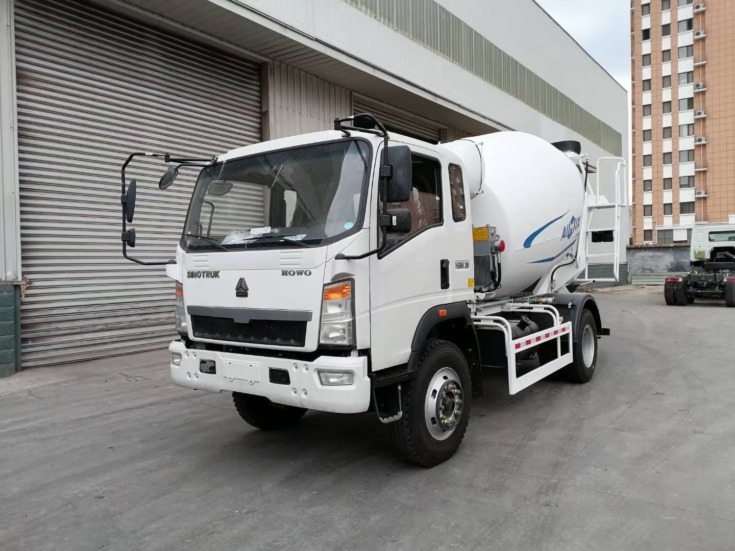 Caminhão Betoneira HOWO Sinotruk 4x2 Usado com Tambor de 6m³ para Construção Urbana