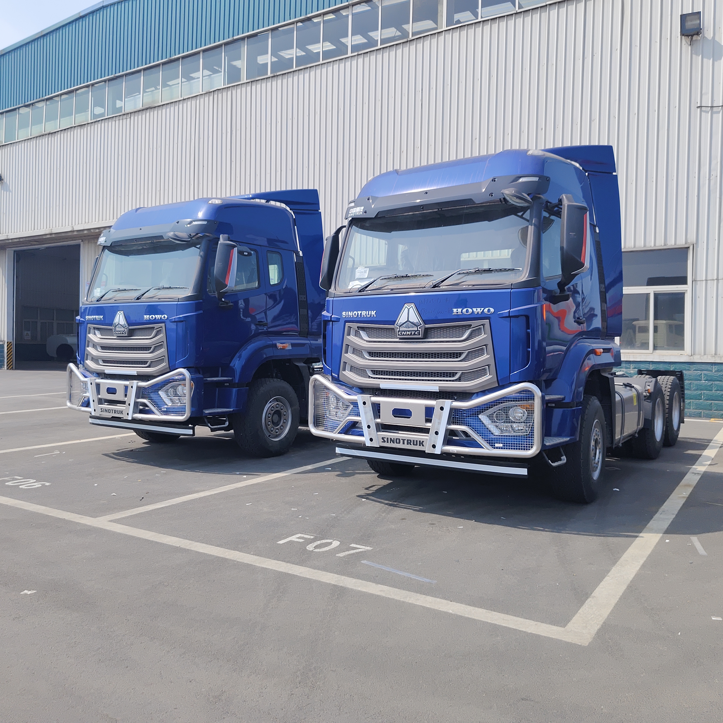 HOWO NX Caminhão-trator com 6×4 rodas motrizes, motor diesel pesado e cabina de dormir de telhado alto para mineração e transporte de mercadorias de longa distância