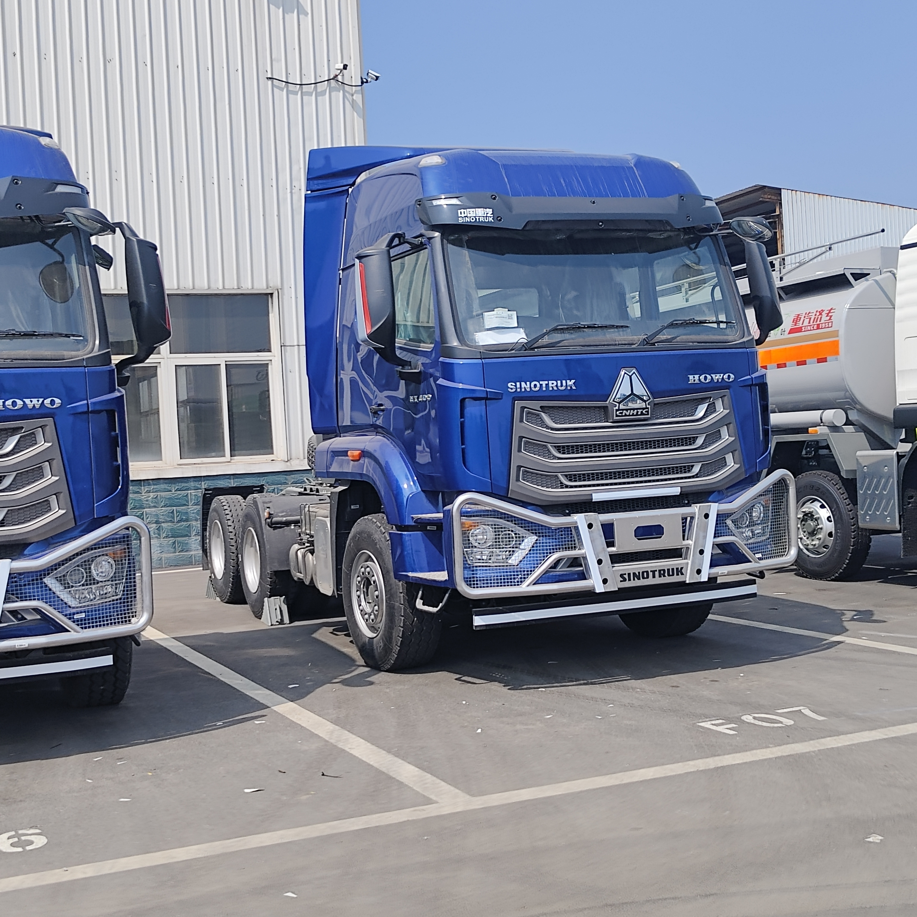 HOWO NX 6×4 caminhão-trator com motor a diesel de 420 hp, transmissão manual pesada e chassi reforçado para mineração