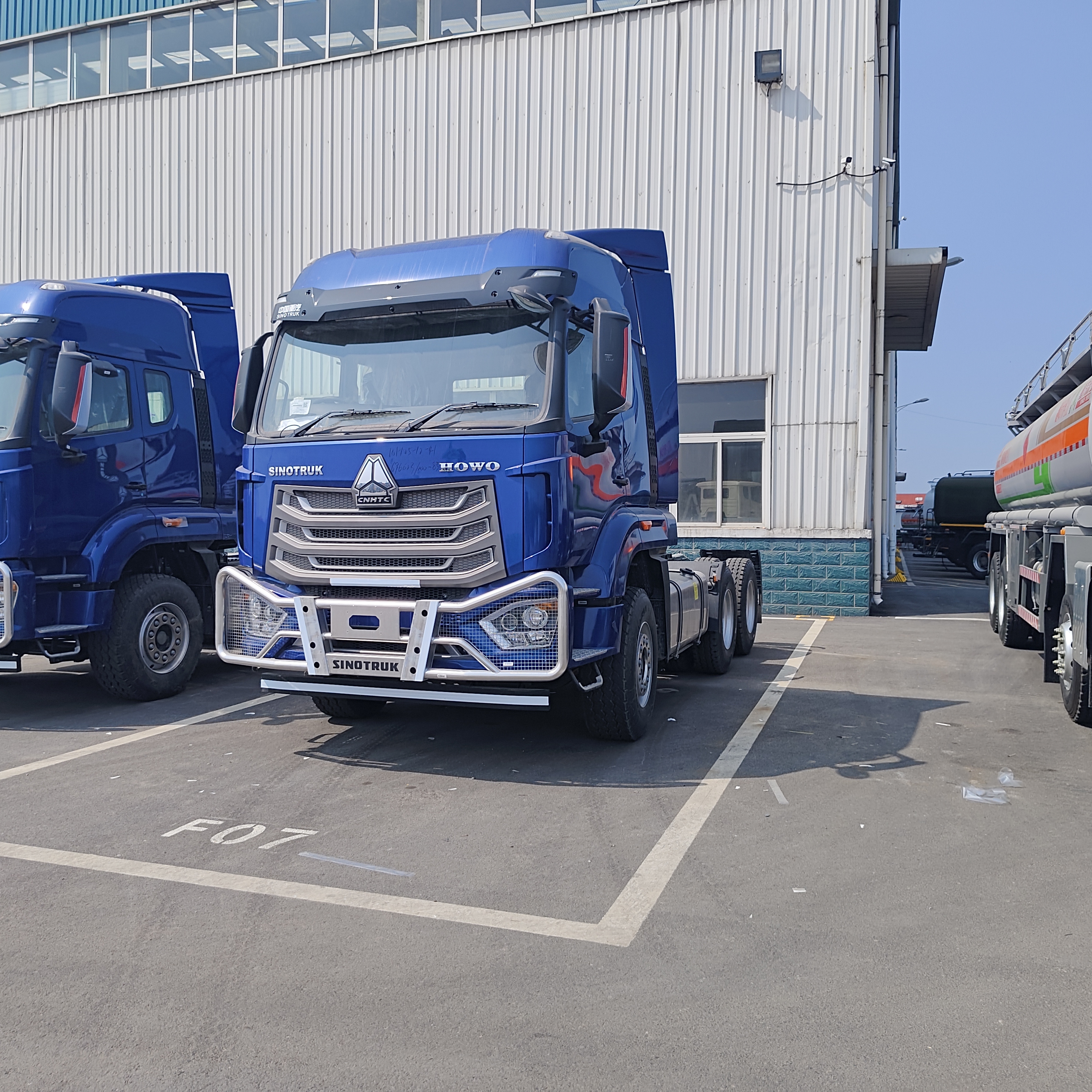 HOWO NX 6×4 caminhão-trator com motor de 380 cv e estrutura pesada para transporte de carga pesada