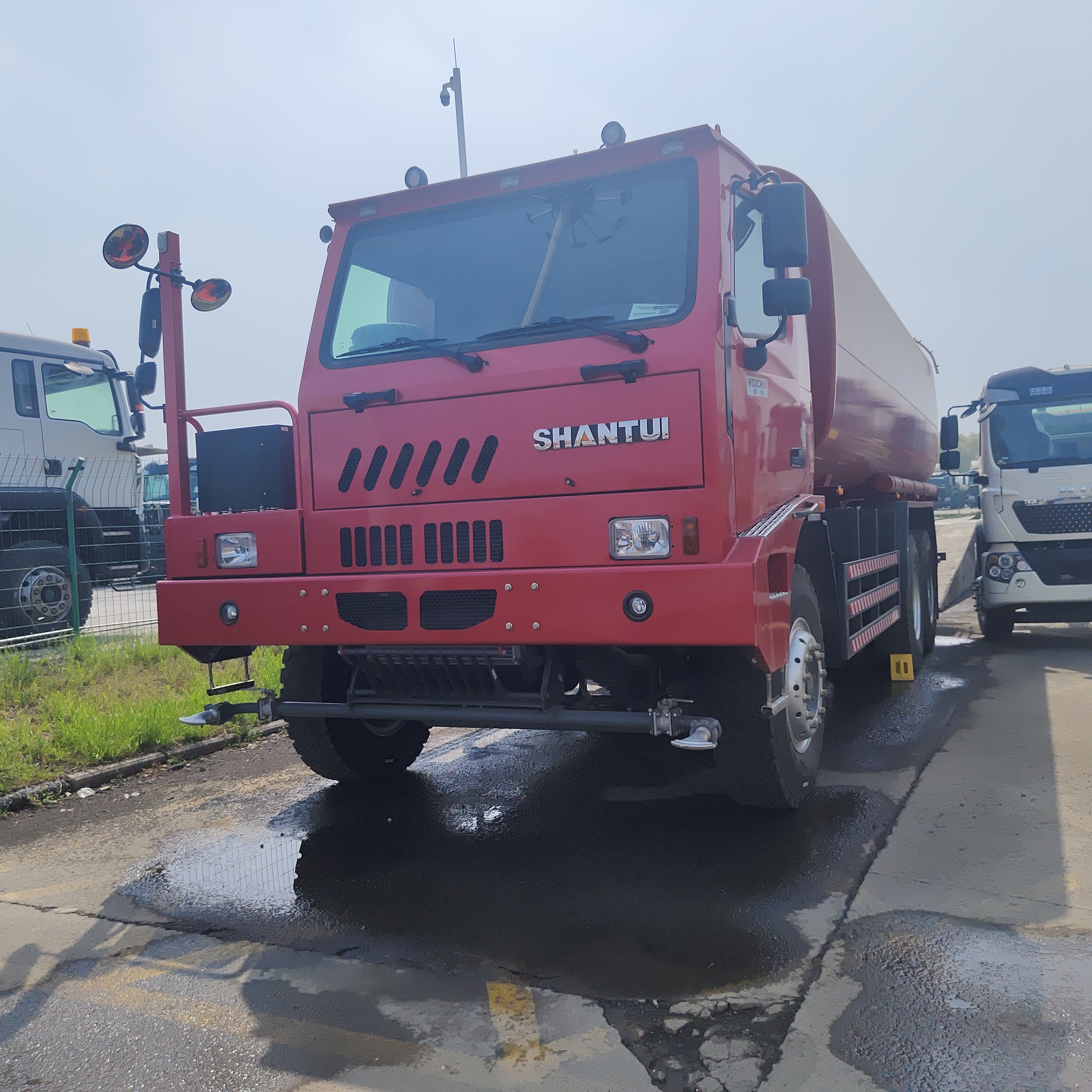 Caminhão pesado Shantui 6×4 de aspersão de água para mineração com carga útil de 20 toneladas e tanque de aço carbono