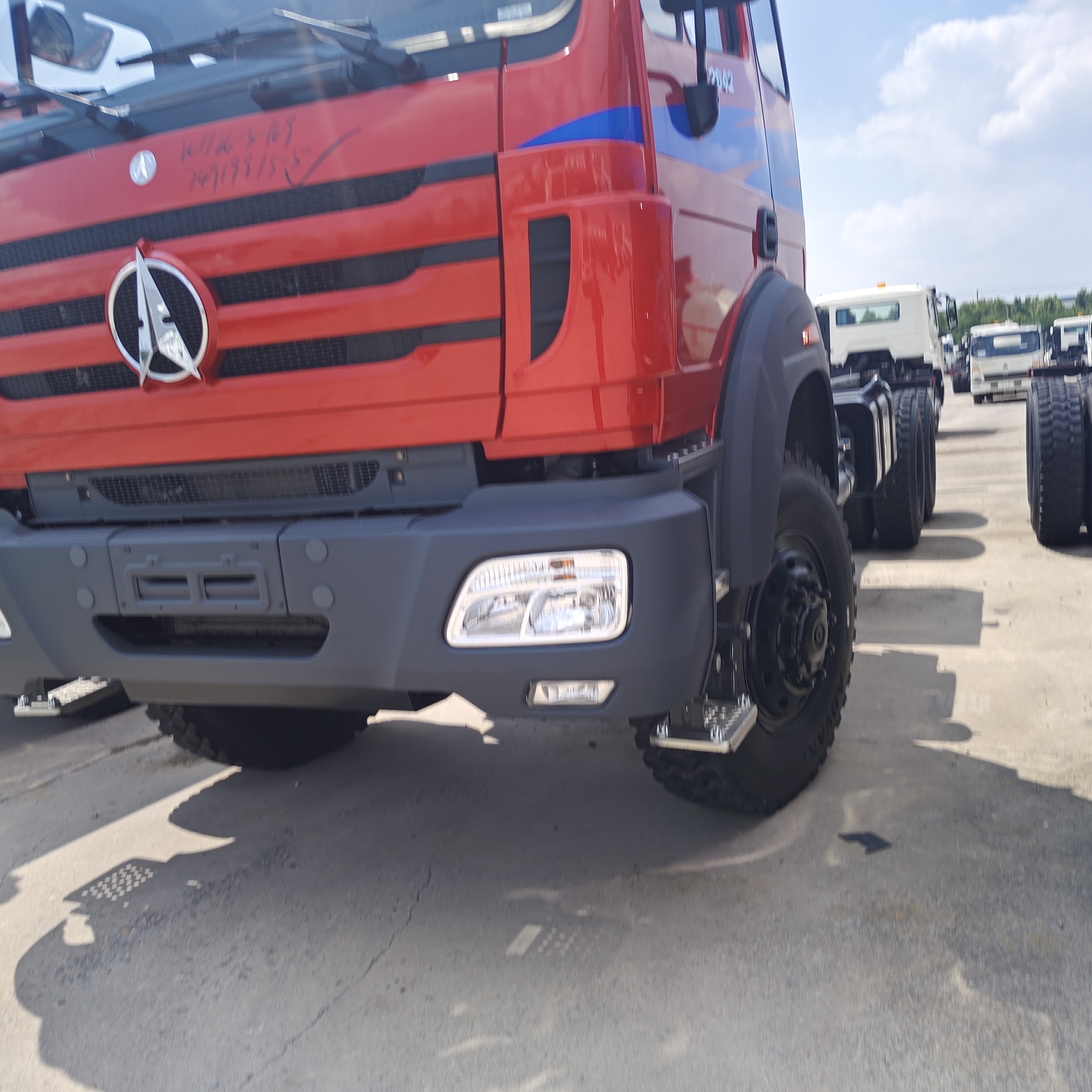 BEIBEN 2642 6×4 caminhão-trator pesado com motor WEICHAI de 420 CV e chassi de tecnologia Mercedes-Benz
