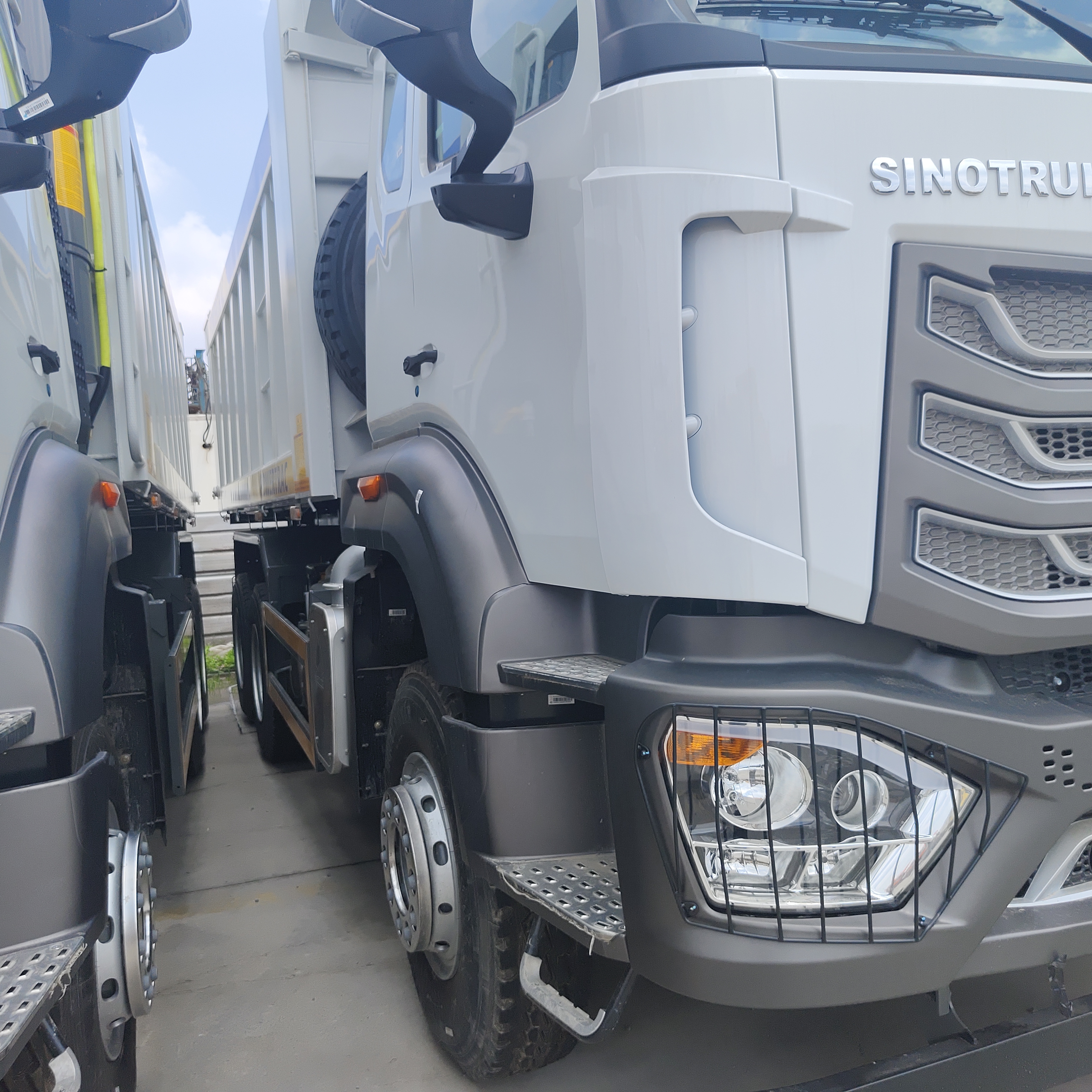 HOWO NX 6×4 camião de descarga pesado com motor de 400 hp e corpo de descarga de 25CBM para mineração e construção