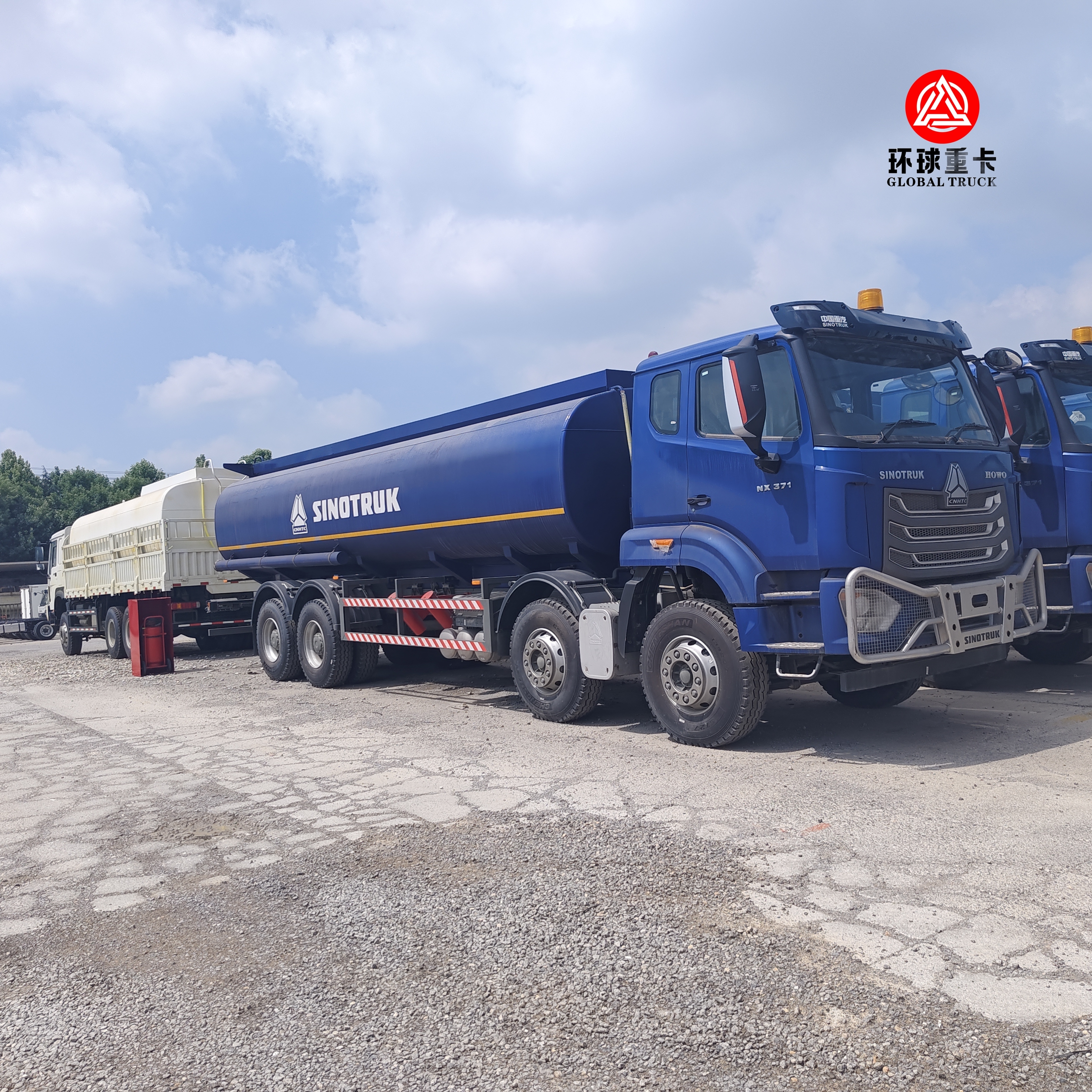 Caminhão Tanque de Combustível HOWO NX 8x4 30000L Caminhão Tanque de Óleo Diesel Pesado para o Mercado Africano