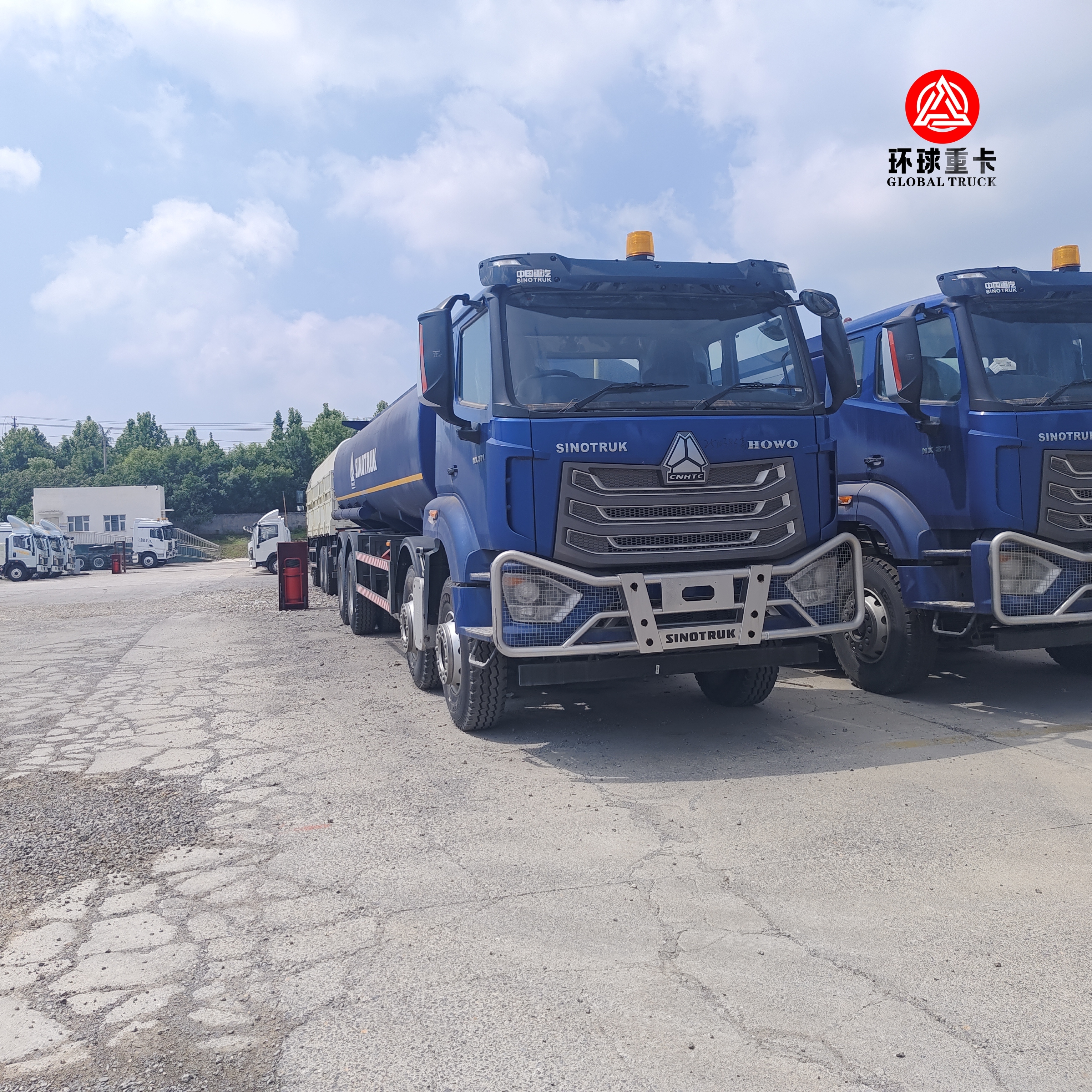 Caminhão Tanque de Combustível HOWO NX 8x4 30000L Caminhão Cisterna Diesel Pesado para o Mercado da Nigéria