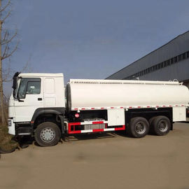 O branco 10 roda 6000 a transmissão manual do Euro 2 do caminhão de petroleiro do óleo do galão 6x4